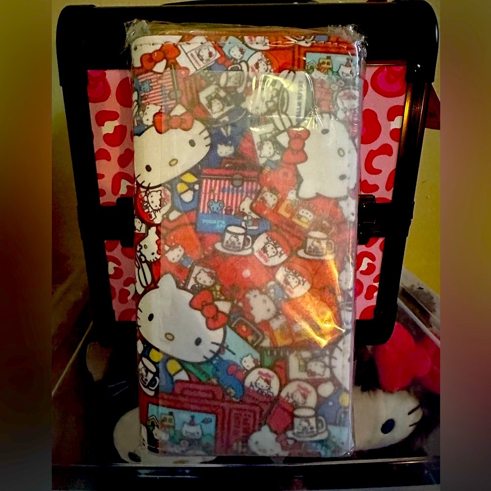 Hello Kitty Zipper Wallet